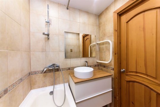 2-к квартира, 10/10 эт., 66м²