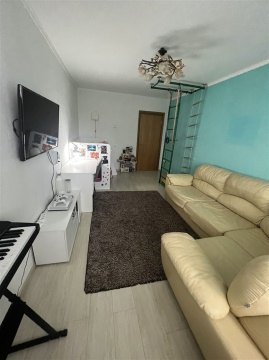 2-к квартира, 5/5 эт., 52м²